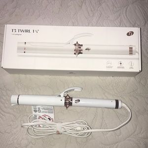 T3 Twirl 1 1/4 inch curling iron.